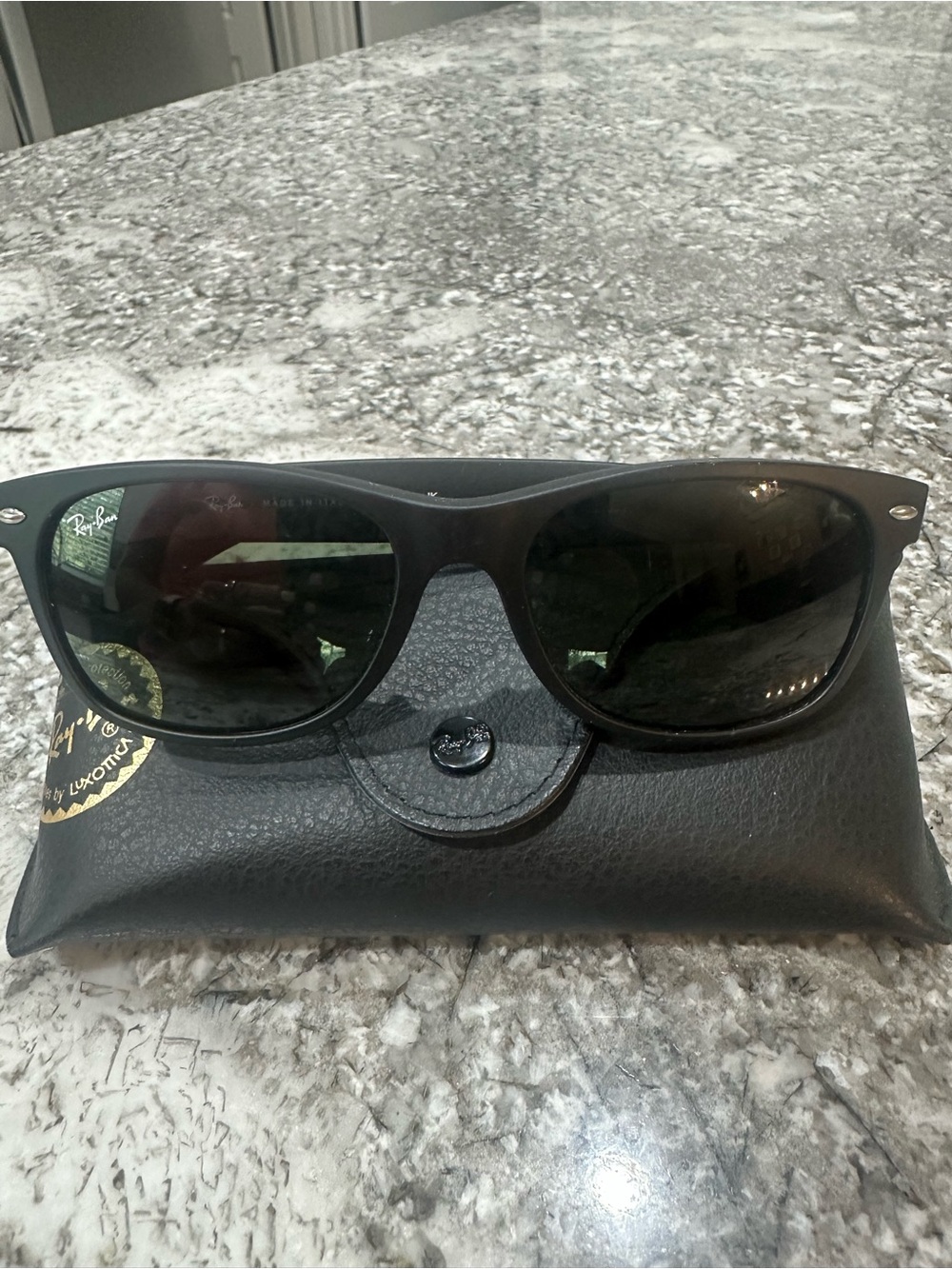 Ray Ban RB 2132 622/30 Black Wayfarer Authentic Frame Sunglasses 55-18